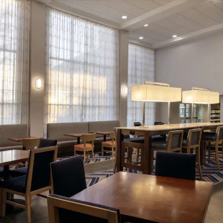 Hampton Inn & Suites State College at Williamsburg Square