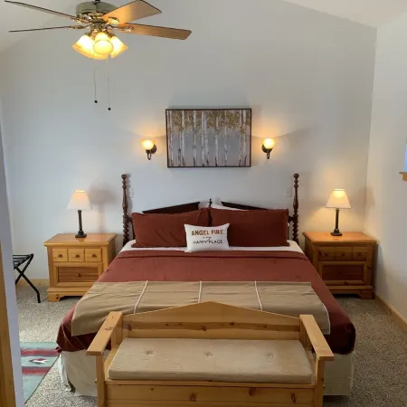 3/2 Condo. Mountain views. Easy access to Resort