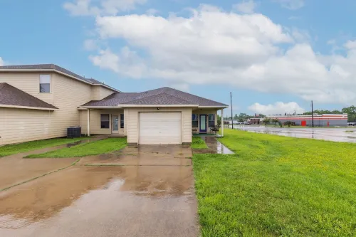 "Charming 3BR/2BA Haven: Short Distance to Austin and surrounding Cities!
