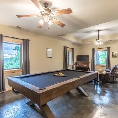 Incredible Views, Hot Tub, Pool Table, Waterfalls, Hiking