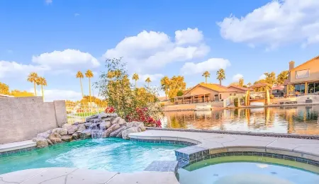 Waterfront getaway in Arizona Отели рядом с достопримечательностью «Рипариан Презерв эт Уотер Ранч»