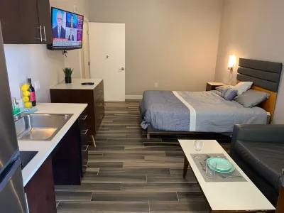 Assessable Studio equipped kitchen, Queen bed + Full sofa-bed.  Walk to Old Town 聖地亞哥老城區住宿飯店