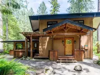 Swimming Pool, Pickleball, Tennis, Basketball Courts, Private Hot  Tub, Sauna. Hotels in Glacier