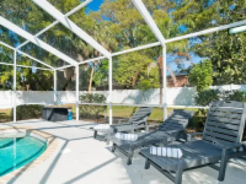 Heated Pool + Game Room + Sleeps 12 +12 Min Beach Hoteles en Whitfield