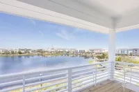 10 Br, Sleeps 26, Panoramic Views, Walk to Beach + Boardwalk, Directly on Lake - 4-Star