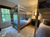 Beautiful Hendersonville an Adorable bright 3bdrm home 1.3 miles from downtown