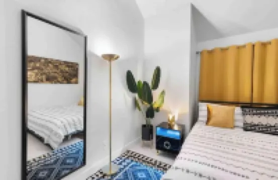 ~The Hidden Gem~ King Bed and Hot Tub!