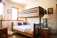 Mountain 4bed 5bath Townhome w Pool, Hot tub, Shuttle, just steps to base.