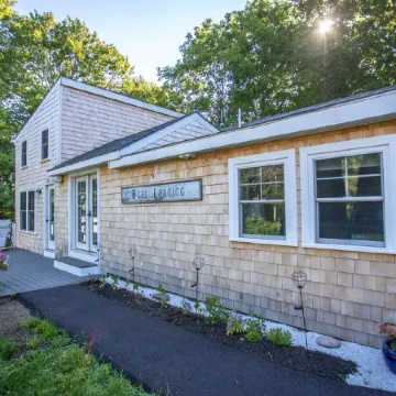 Waterfront Coastal Cottage in Kennebunk, Maine
