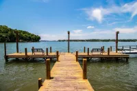Top-Floor Lakefront Condo – Heated Pool, Boat Dock & Sunset Views