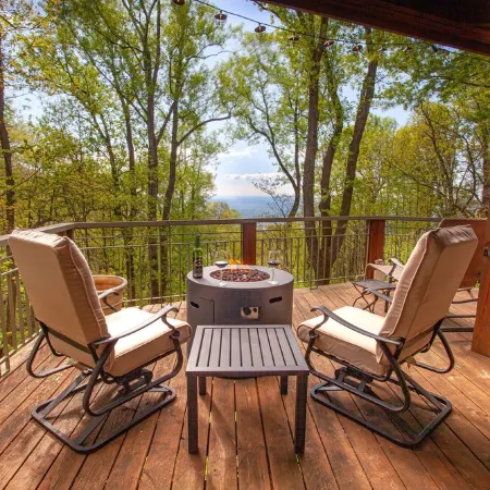 Little Bear: 4br/ 4ba, mountain & valley view. Pet friendly!