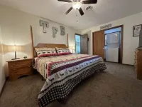 Cozy Pigeon Forge Cabin Near Parkway: Hot Tub, Mountain Views & Pet Friendly!