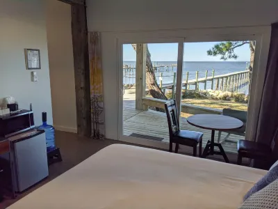 Private Bayfront Apartment with King bed and Awesome View