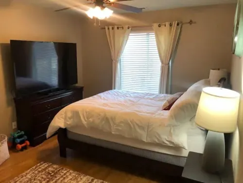 Guest suit near down town-Free Parking