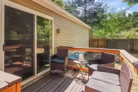 Charming Family Friendly Cottage Near Torch Lake Hotels in Clearwater Township