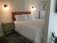 Cozy Studio & Loft with Full Amenities & Close to Several Hot Spots! - Apartments