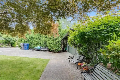 Adorable new studio with free parking, WiFi and large smart TV.
