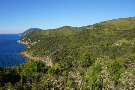 Casa dei Gabbiani, immersed in the Mediterranean scrub