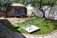 MOBIL HOME 27 M2 + TERRACE 4 to 6 pers. in private property Hotels in Beziers