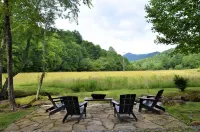 Secluded Creekfront Cabin Mountain Views.• Easy Access for Cars/Cycles•Near TOTD