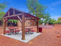 Sedona Cozy Condo with Pool, Walk to Restaurants, 4-Min to Hiking, Near Stores