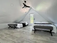 Tiny Luxury Cabin Retreat On White River Hotels in Independence County