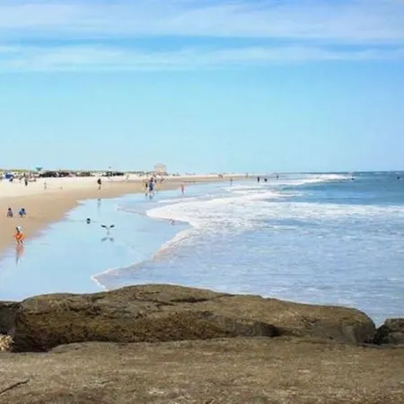 Beach Bungalow -- 1.5 Blocks to Beach!