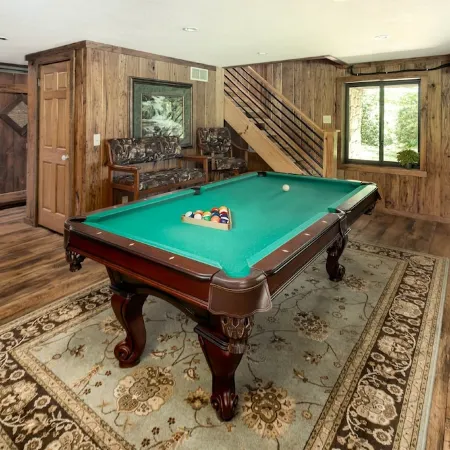 Luxury Waterfall Lodge & Guest House with Firepit, Hiking Trails, WiFi, Creek