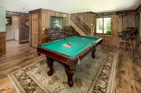 Luxury Waterfall Lodge & Guest House with Firepit, Hiking Trails, WiFi, Creek
