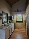 Cozy Cabin walking distance to BEAUTIFUL Higgins Lake!