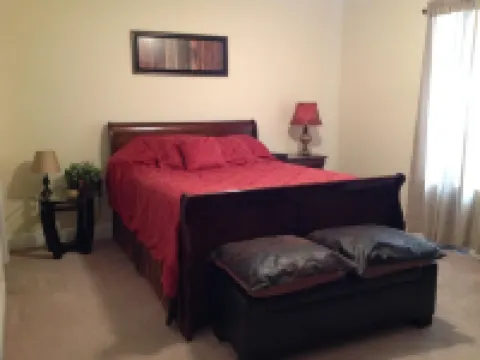 Lakefront Condo#111 3Br/2BA-Private Beach, Indoor Pool-Until 4/1 Rent 2-3rd Free