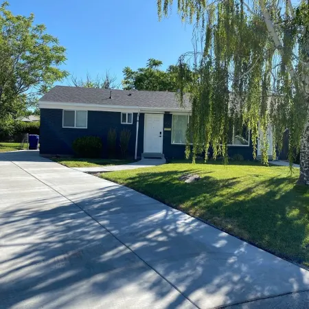 Beautiful 2 Bedroom Home In SLC with Private Hot Tub!