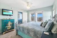 Ocean Views with a 1 minute walk to beach access! Linens & Bath Towels included!