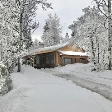SKI Cool Cabin in the Woods