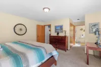 Golf Course View Condo • Quick Walk to Downtown Leavenworth & Resort Pools!