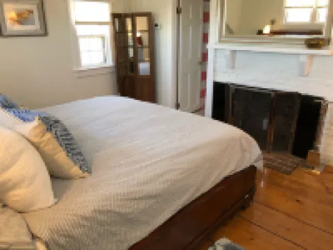 3 bedroom 2 1/2 bath house 1 1/2 Blocks From Main Street, one block from harbor.