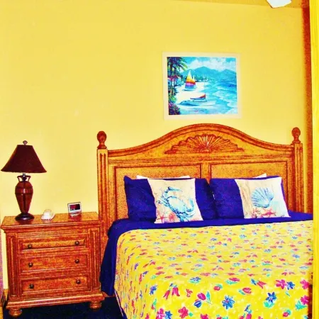 TIKI POOL & SPA, GOLF CART, KAYAK, WATERFALL, FIREPIT EXCELLENT LIGHTHOUSE VIEWS