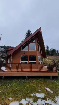 Mountain N' Shores Chalet Hotels near Gastineau Meadows Hiking Trail