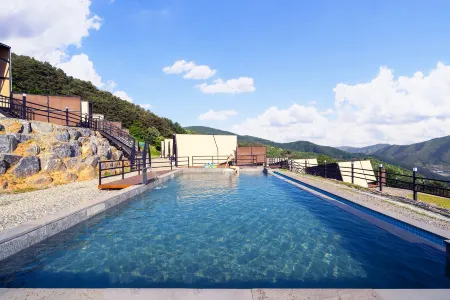 Pyeongchang the Cloud Glamping Отели рядом с достопримечательностью «Korea Botanic Garden»