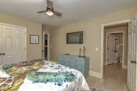 Bald Head Island Family Retreat with private pool, BHI & Shoals! - ビーチサイド