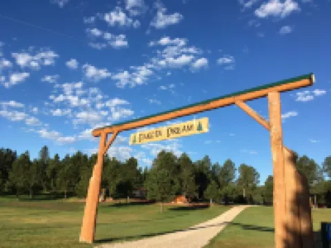 The Cabin At Dakota Dream B&B.  Quiet, Secluded, Close To Downtown Custer