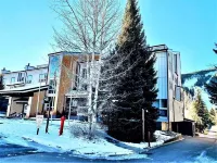300 yards to Peru lift @ Keystone, sleeps 6, spacious end unit condo