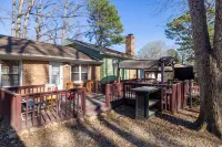 Vibrant 4BR home with outdoor patio, 5mins to North Hills. Pet-friendly!