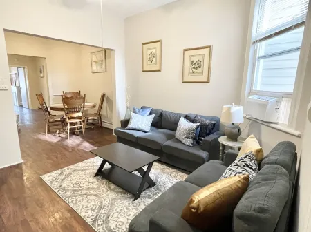 Remodeled Condo Near NYC Manhattan Hospitals Metlife Stadium American Dream Mall Отели рядом со станцией Ньюпорт