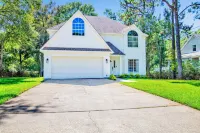 Discover Daphne's mystery cottage: Golf Course, Yacht Club, pool retreat! - 2-Star