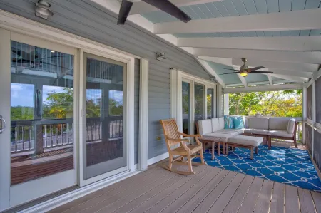 Secluded Tropical Retreat: 60' Dock, Large Pool, World-Class Fishing & Lobster