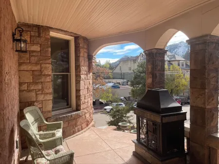 1880 Historic Richardsonian Romanesque Manitou Springs Award-winning Restoration Отели в г. Маниту Спрингс