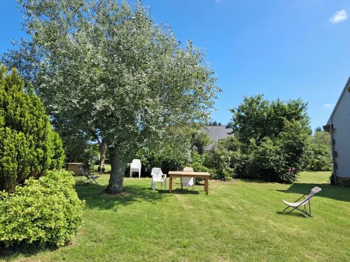 Elegance on the bay, modern apartment with garden and sea view