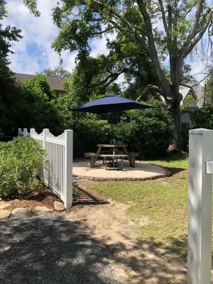 Sis’s Cottage - Southport, NC Cattail Cottage 주변 호텔