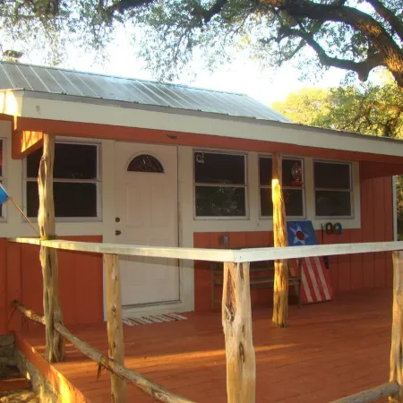 Secluded, shady river front Get-away cabin